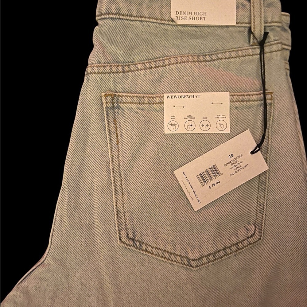 NWT We Wore What Denim High Rise Short in Super Light Denim Size 28 - Picture 2 of 8